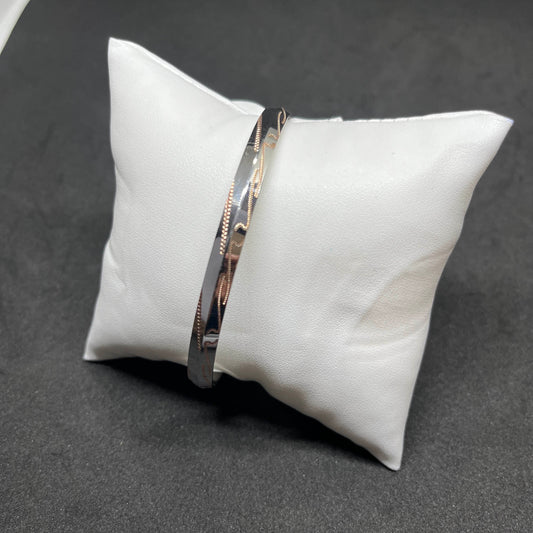 Men’s Engraved Wave Kada in 925 Sterling Silver – Sleek Minimalist Design