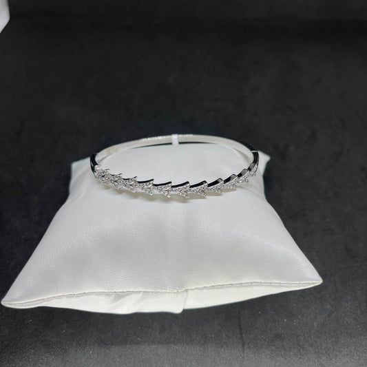 Women’s Elegant Leaf-Design Single Kada in 925 Sterling Silver with CZ Stones