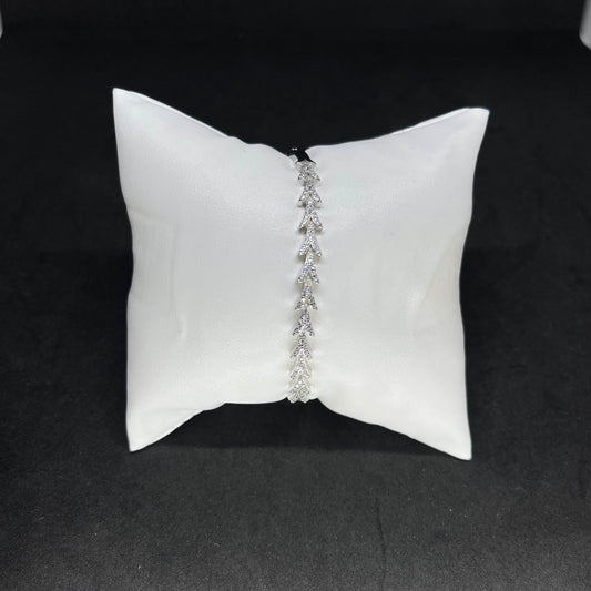 Women’s Elegant Leaf-Design Single Kada in 925 Sterling Silver with CZ Stones